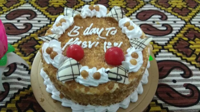 Vanilla sponge icing cake eggless